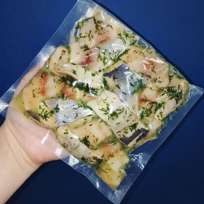 Кусочки сельди в масле с укропом, кг