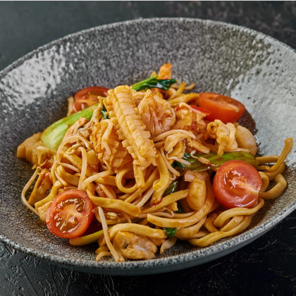 Жареная лапша с морепродуктами