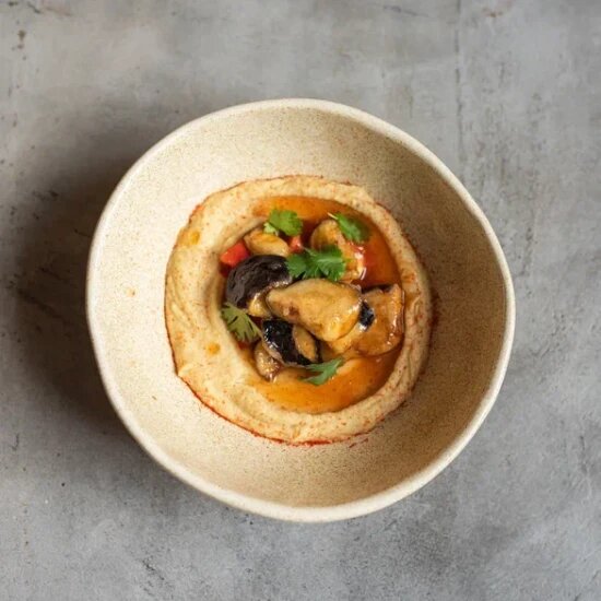 Хумус с баклажанами и сладким чили