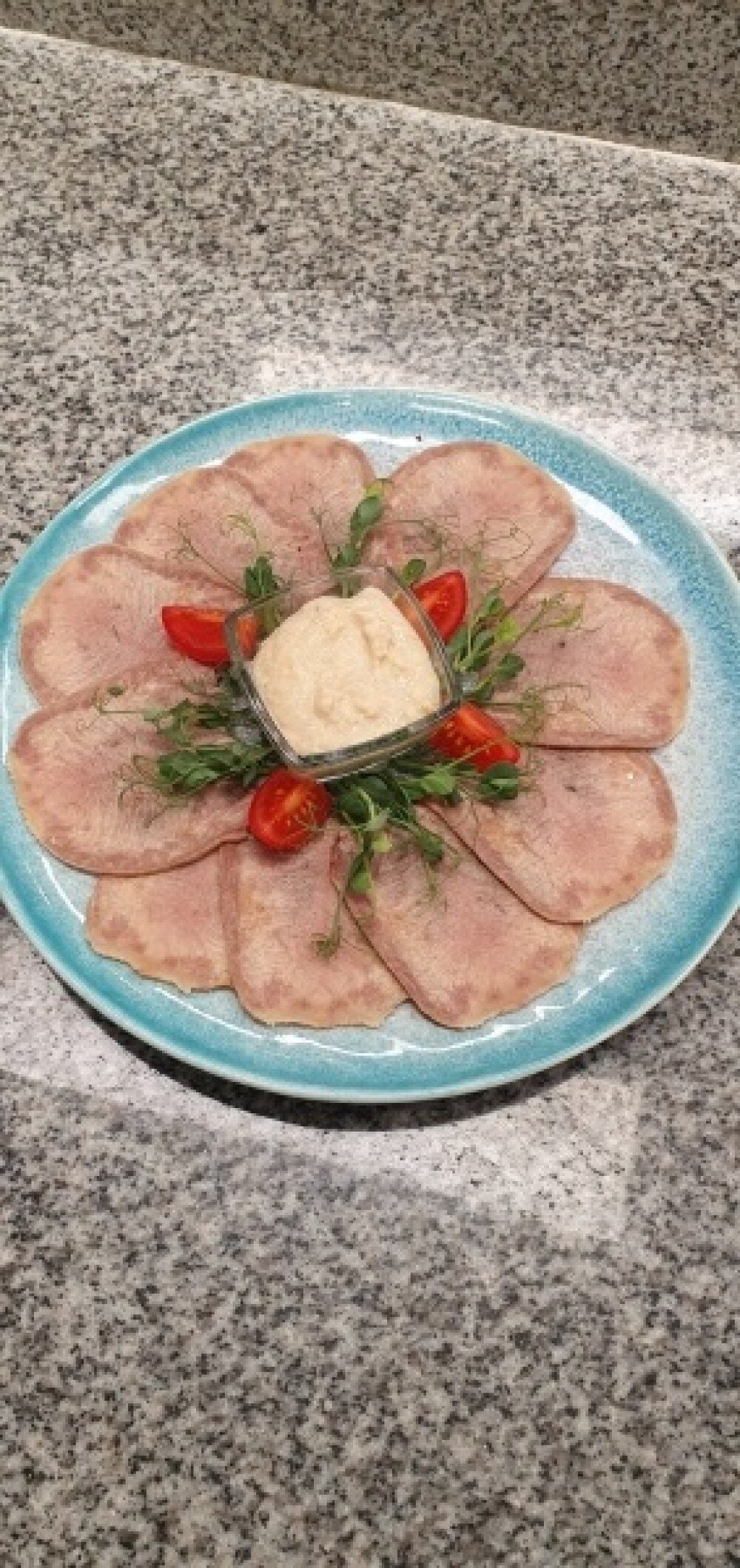 Язык с хреном