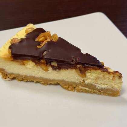 Чизкейк Сникерс