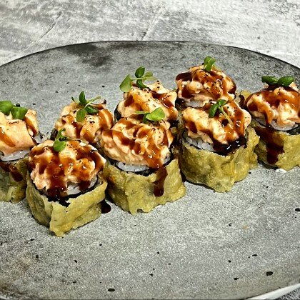 Темпура ролл с лососем спайси