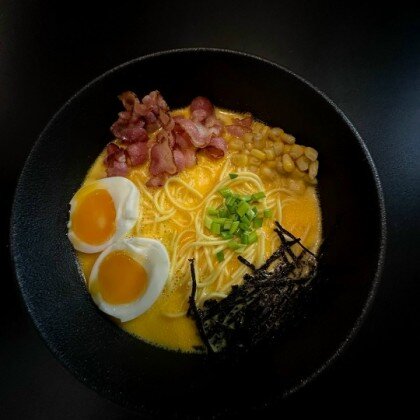 Суп рамэн сырный с жаренным беконом