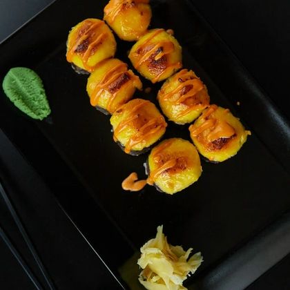 Ролл запеченный «Острый лосось»