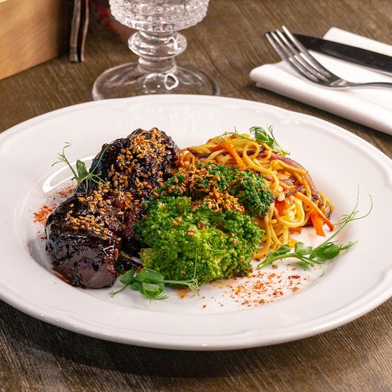 Телячьи щечки в глазури «Хой Син»