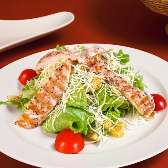 Салат Цезарь с курицей