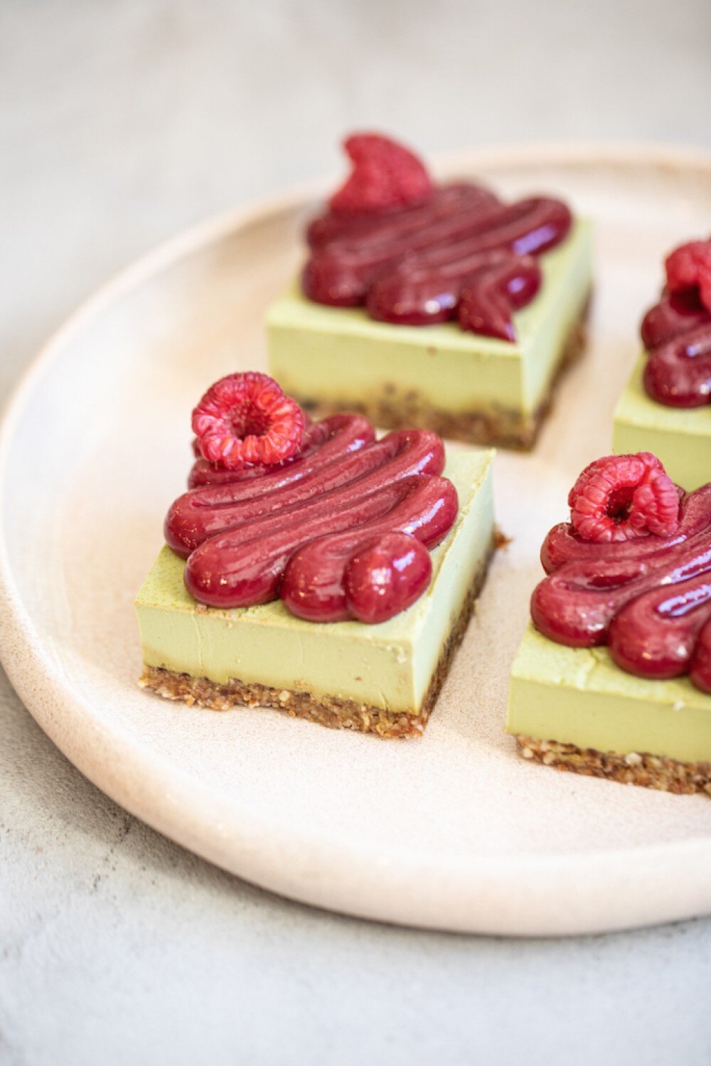 Пироженое матча/малина