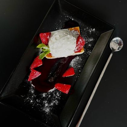 Десерт «Тофу с карамелью и мороженным»