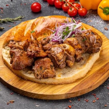 Шашлык в хлебе из баранины и свинин