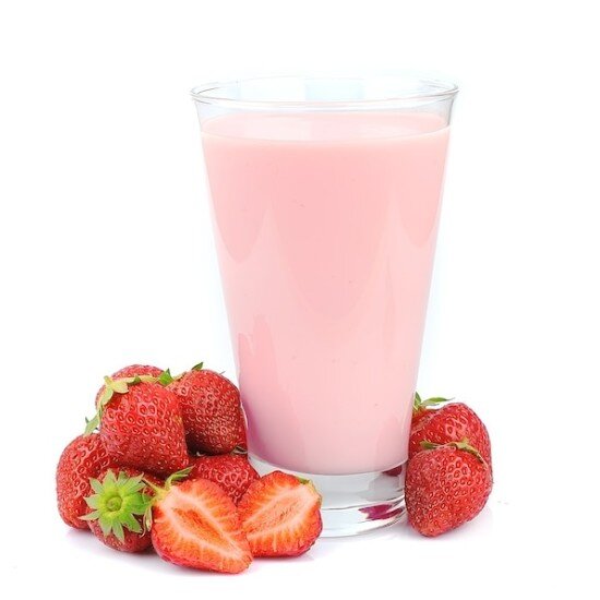 Молочный коктейль клубничный