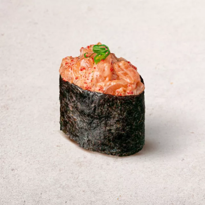 Гункан с лососем