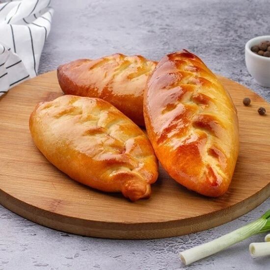 Пирожок с зеленым луком и яйцом