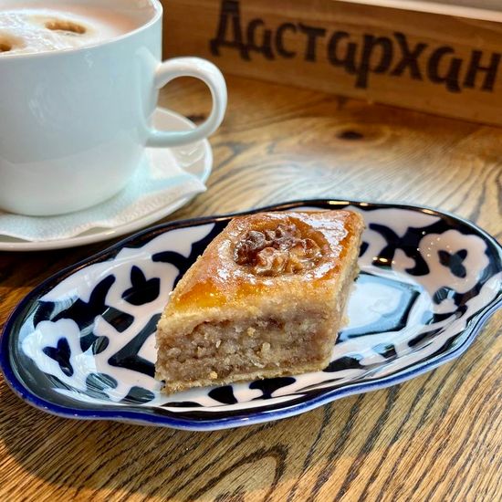 Пахлава с грецким орехом и медом