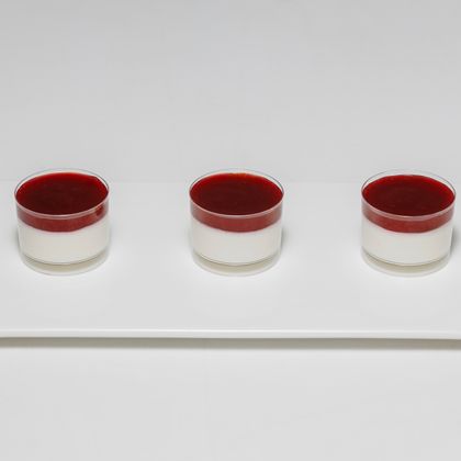 Панакота с малиной