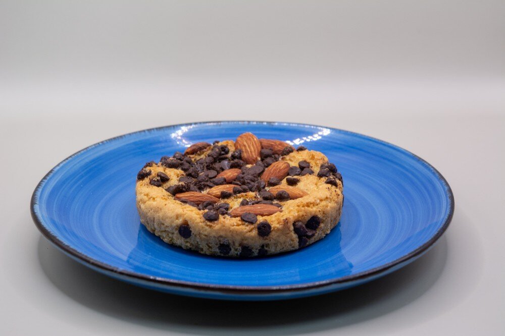 Кукис темным шоколадом и миндалем