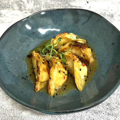 Креветочные гедза в соусе острый манго