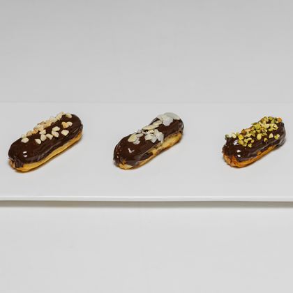 Эклеры с сырным кремом в шоколаде