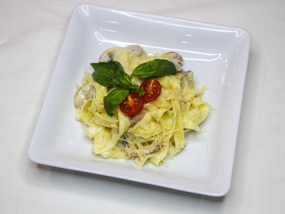 Паста с курицей и грибами