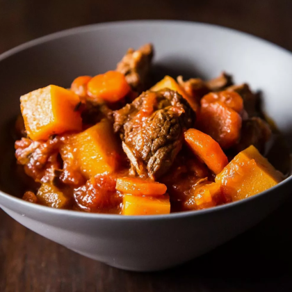 Тушеная говяжья грудинка с картофелем