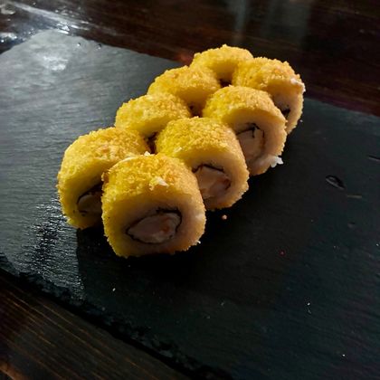 Жареный ролл с креветкой