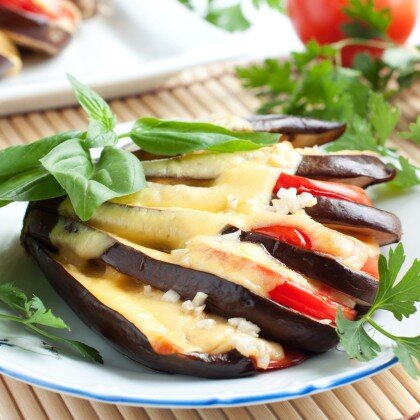 Баклажаны запеченные с томатами и сыром сулугуни