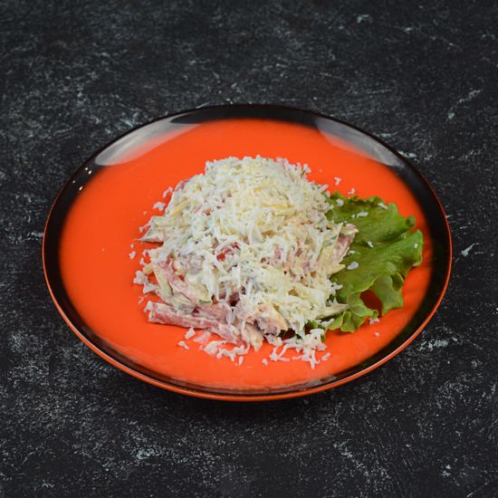 Салат с копченой говядиной и пармезаном