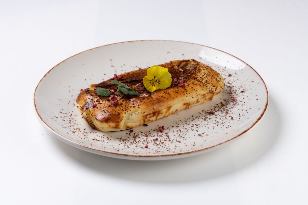 Фирменная запеканка с карамелизированным бананом