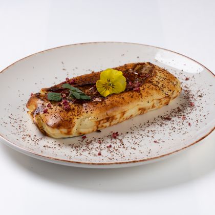 Фирменная запеканка с карамелизированным бананом