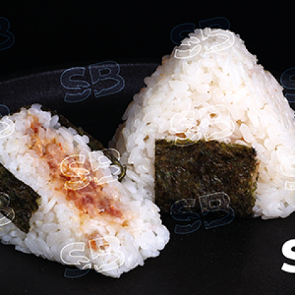 Онигири тунец