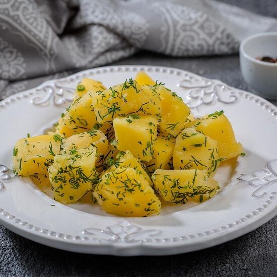 Картофель отварной с укропом