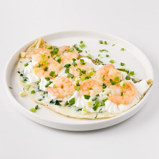 Зеленый омлет с креветками