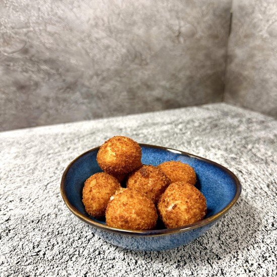 Картофельные шарики с ветчиной и сыром