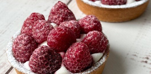 Тарталетка с свежей малиной