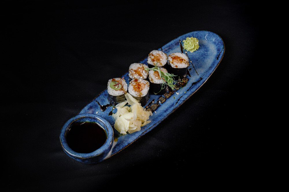 Ролл с лососем