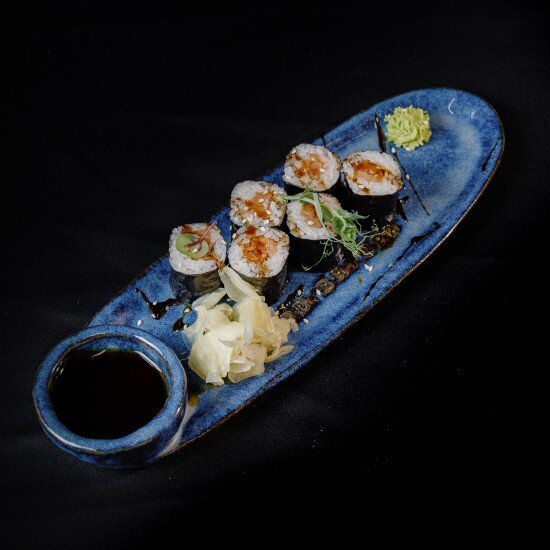 Ролл с лососем