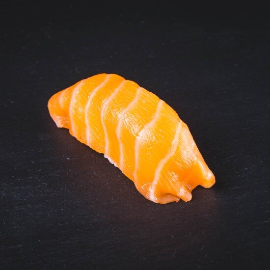 Суши с лососем