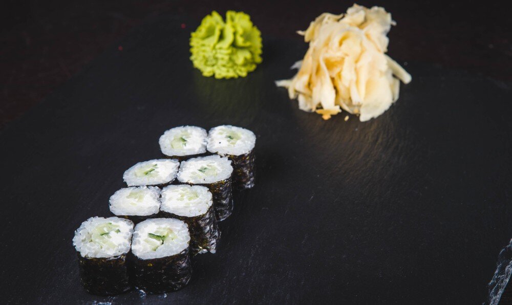 Ролл с огурцом и сыром