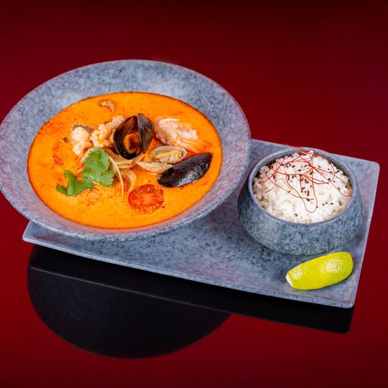 Том ям с Морепродуктами