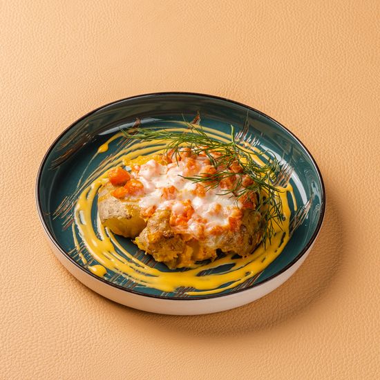 Картофель запеченый с помидором и сыром