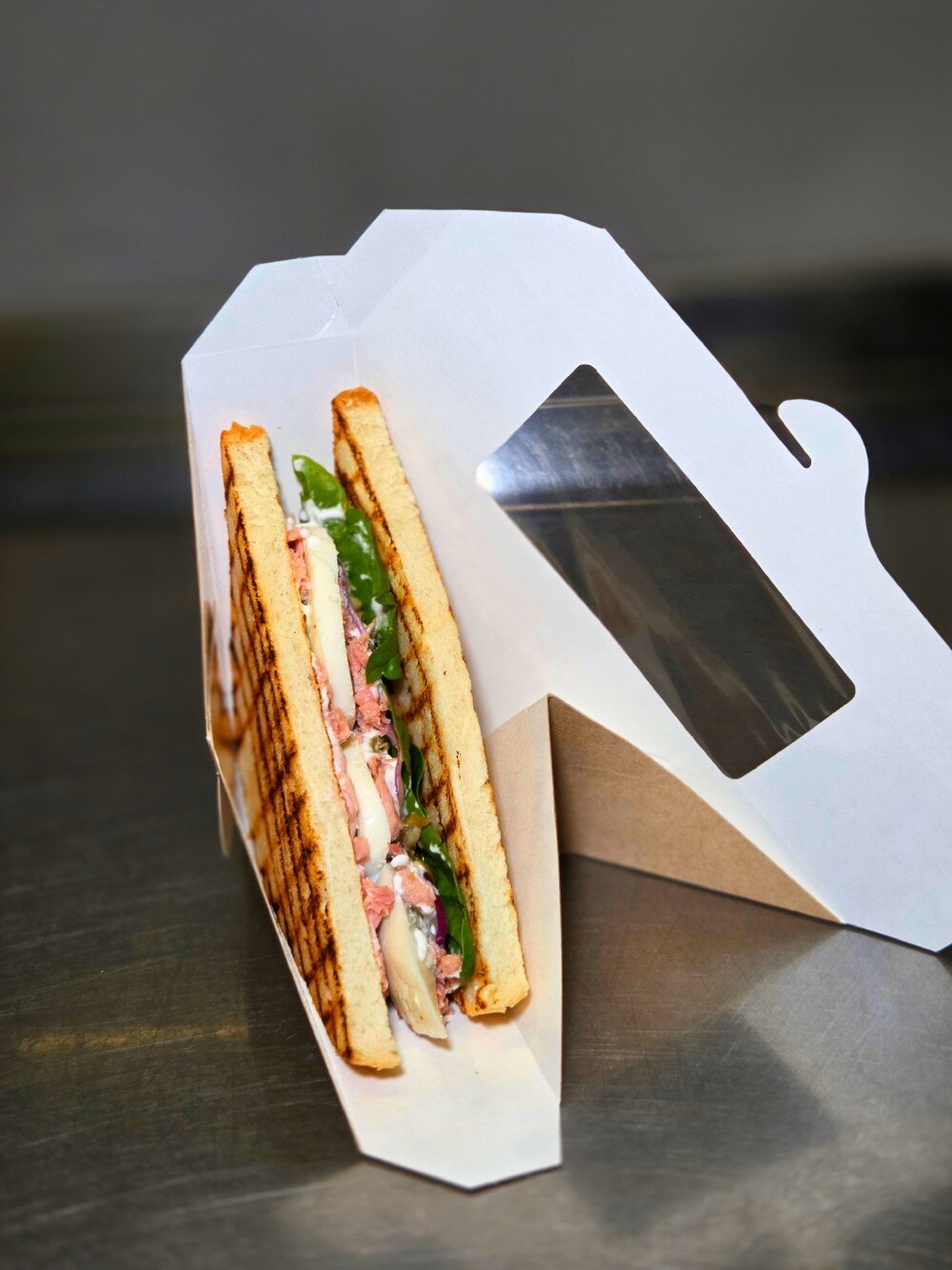 Сэндвич с тунцом