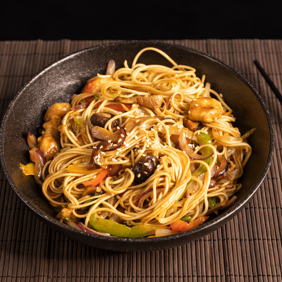 Чоу Мейн с цыпленком и грибами 🌶️