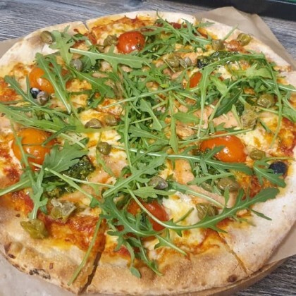 Пицца с лососем