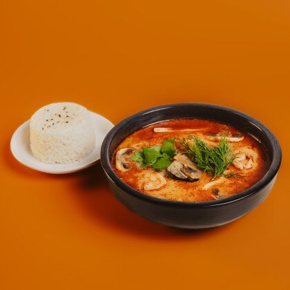 Том ям с морепродуктами