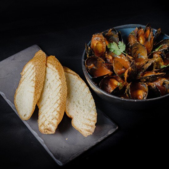 Мидии Том ям