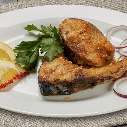 Карп свежий жареный