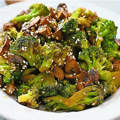 Жареные брокколи с древесными грибами