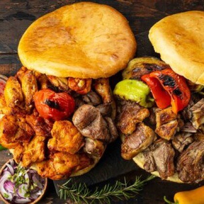 Ассорти шашлыков в хлебе на 8 персон со свининой