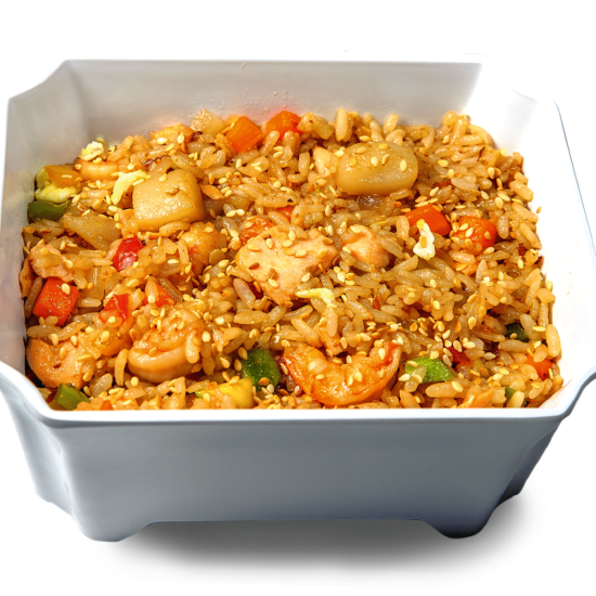 Рис с кальмаром, креветкой и лососем