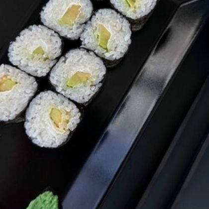 «Маки роллы» с авокадо и сыром