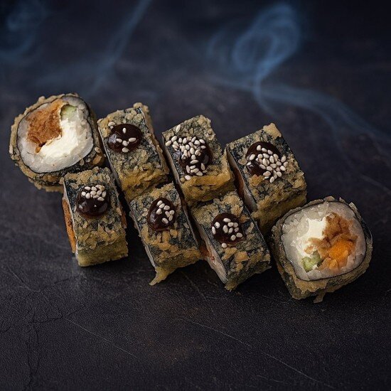 Ролл "Темпура с лососем терияки"